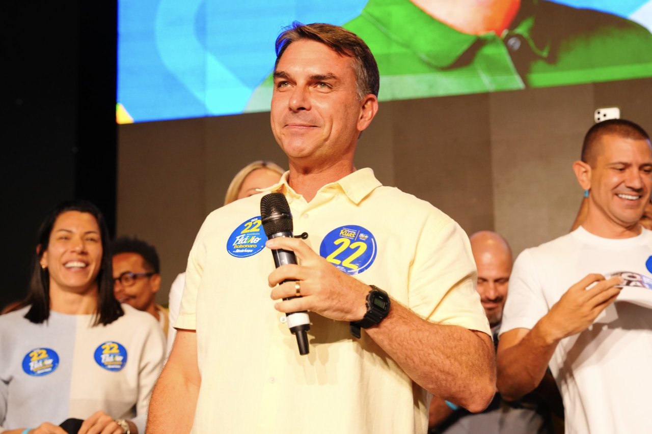 Flávio Bolsonaro rejeita apoio à recondução de Motta e Alcolumbre em 2027