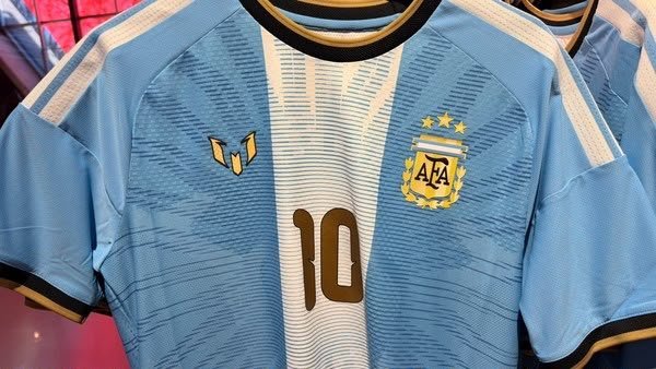 Argentina prepara camisa especial para despedida de Messi da Seleção