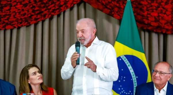 Vorcaro autorizou compra de uísque de R$ 500 mil para presentear Lula, apontam mensagens