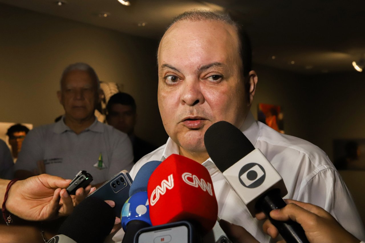 Mensagens citadas pela PF apontam participação de Ibaneis em tratativas sobre o Master