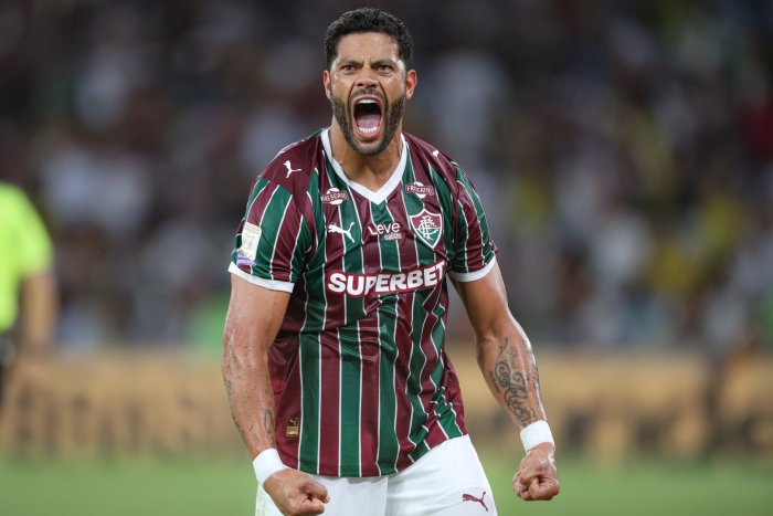 Hulk decide, Fluminense vence o Platense e continua invicto com Marcão