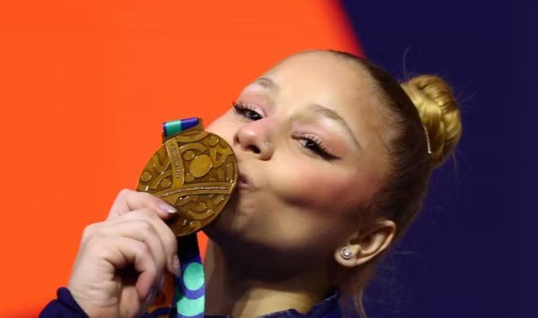 Flávia Saraiva brilha na trave, conquista bronze histórico e coloca Brasil no pódio do Mundial de Ginástica