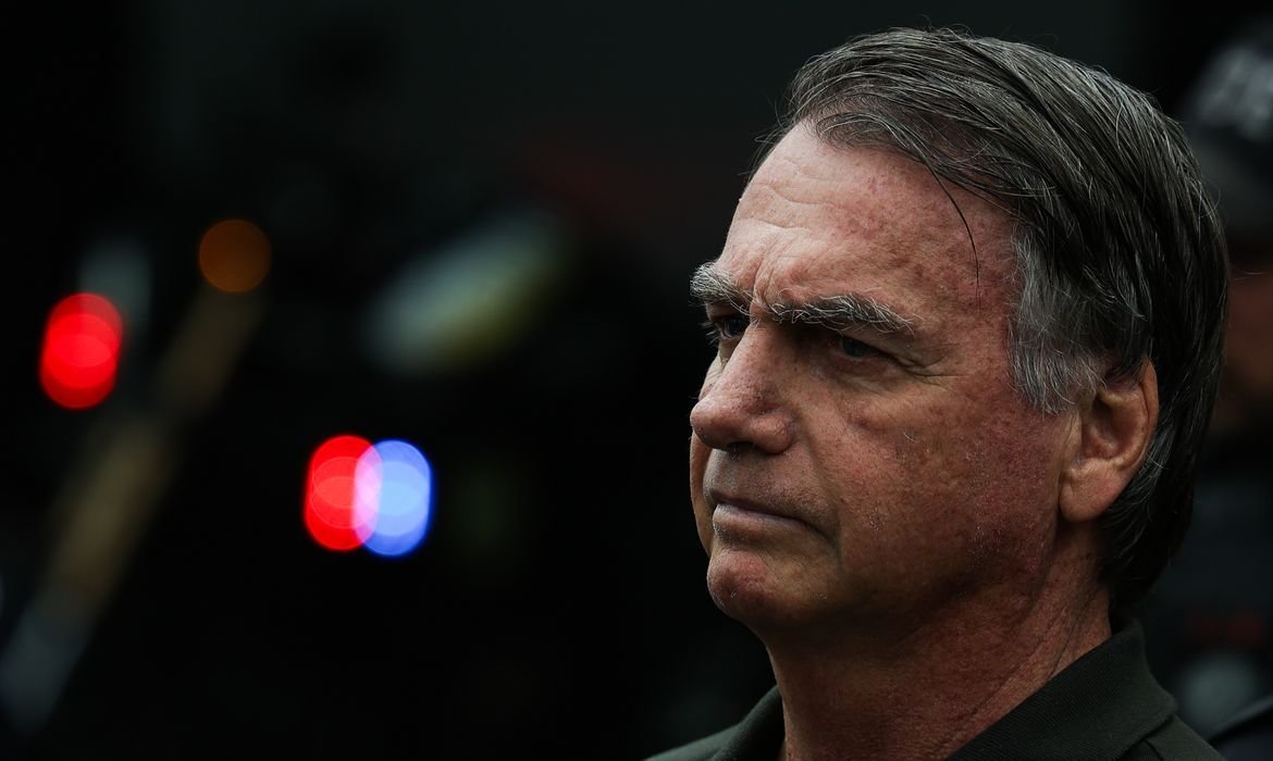Defesa de Bolsonaro desiste de pedido para suspensão da pena