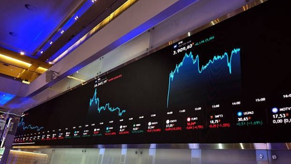 Dólar recua para R$ 5,34, enquanto Ibovespa fecha em queda após turbulência no mercado