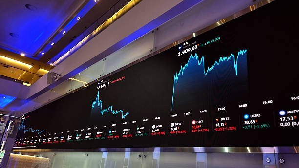 Dólar recua para R$ 5,34, enquanto Ibovespa fecha em queda após turbulência no mercado
