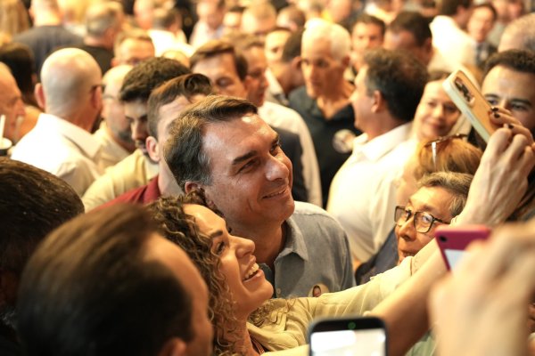 Flávio receberá apoio do Podemos e articula aproximação com MDB