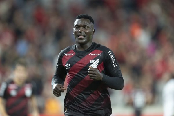 Kevin Viveros entra no radar do Aston Villa após destaque pelo Athletico