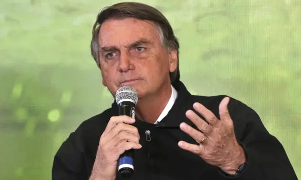 Chamaram Bolsonaro de "negacionista", Fauci era "a ciência": Seis anos depois, a história virou