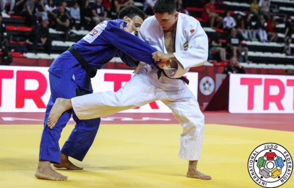 Guilherme Schmidt conquista ouro no Grand Slam de Judô de Budapeste