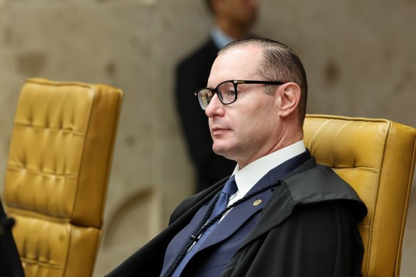 Zanin vota com Mendes e Dino para juntar casos de Moraes e Mendonça