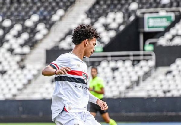 São Paulo acerta transferência de lateral da base para o Palmeiras