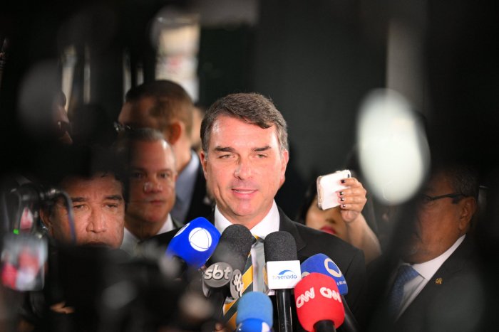 Flavio questiona decisão de proibir bets a nove dias da eleição