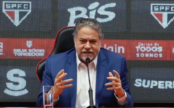 Julio Casares pede indenização de R$ 10 mil ao Instagram após perder seguidores