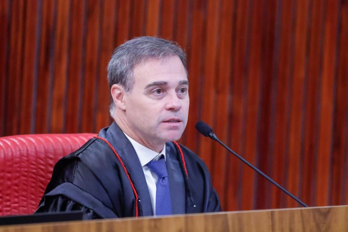 Mendonça paralisa julgamento e leva ao plenário do TSE caso de vídeo de Lula contra Flávio
