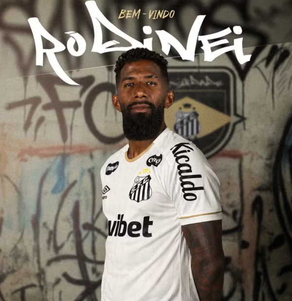 Santos anuncia contratação do lateral-direito Rodinei
