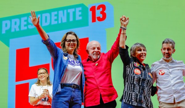Lula critica políticos que, segundo ele, adotam postura submissa aos EUA