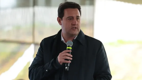 Ratinho Jr anuncia apoio a Flávio no 2º turno: “Vamos caminhar juntos”