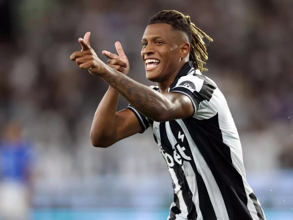 Palmeiras mantém interesse em Danilo e pode voltar a negociar em 2027
