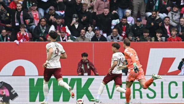 Neuer falha na saída de bola e sofre gol em menos de dez segundos contra o Bayern de Munique