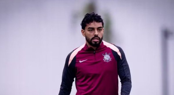 Bidu volta aos treinos e ganha força para ser titular do Corinthians contra o Inter