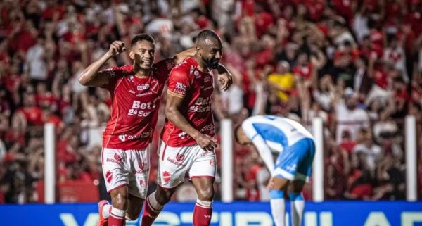 Série B: Vila Nova abre vantagem na liderança, enquanto briga pelo acesso e contra o rebaixamento esquenta