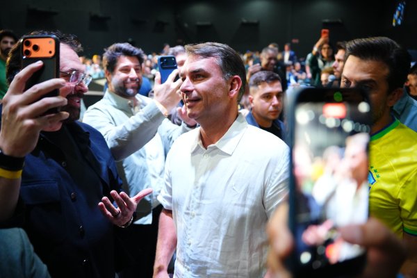 Flávio reúne influenciadores em SP em reta final de campanha