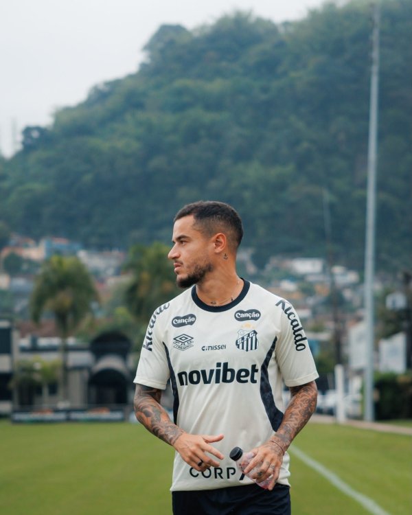 Coutinho é relacionado pelo Santos e pode estrear contra o São Paulo