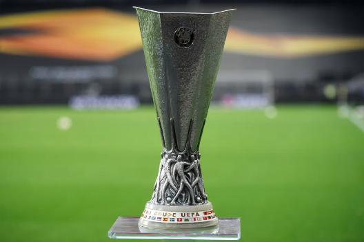 Europa League começa com goleadas, surpresas e destaque brasileiro