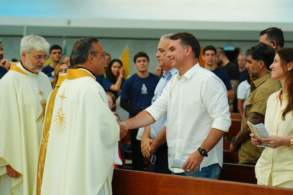 Flávio participa de missa na Catedral de Brasília no Dia de Nossa Senhora Aparecida