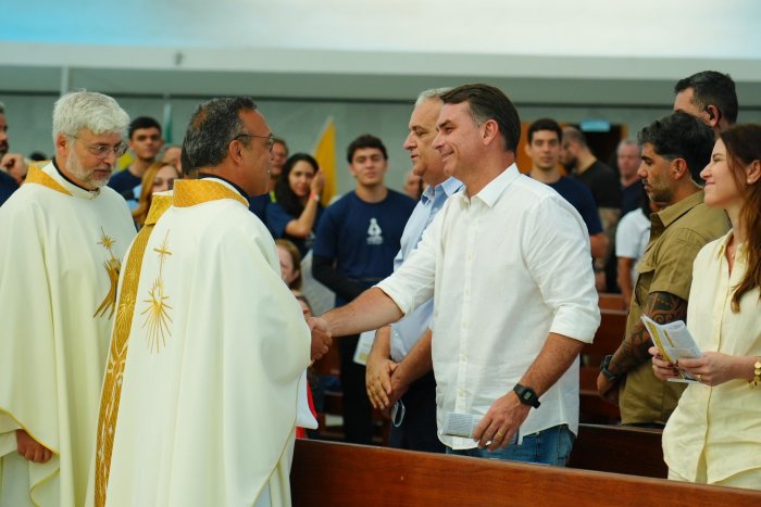 Flávio participa de missa na Catedral de Brasília no Dia de Nossa Senhora Aparecida