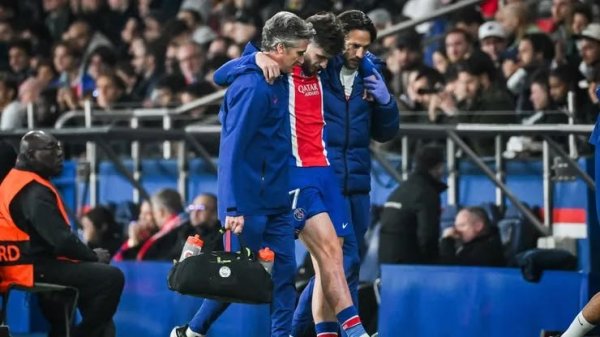 Kvaratskhelia rompe ligamento do joelho e deve perder o restante da temporada pelo PSG