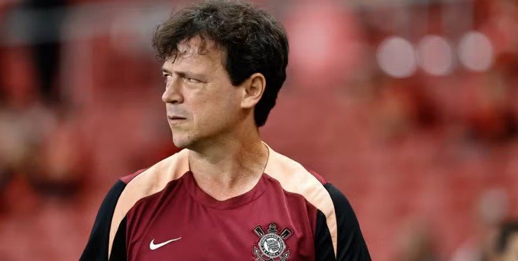 Corinthians demite Fernando Diniz após sétima derrota consecutiva no Brasileirão