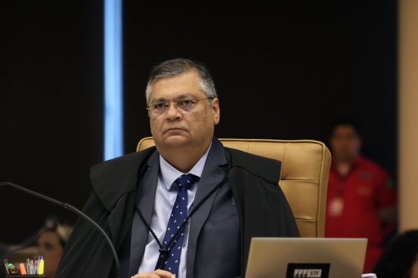 Dino leva ao plenário do STF decisão que derrubou ordem de Mendonça