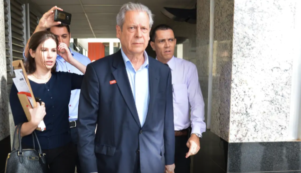 Justiça de SP manda Zé Dirceu e Meta removerem post com Zé Gotinha