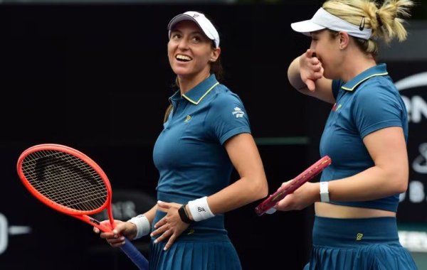 Luisa Stefani e Gaby Dabrowski avançam à semifinal do SP Open