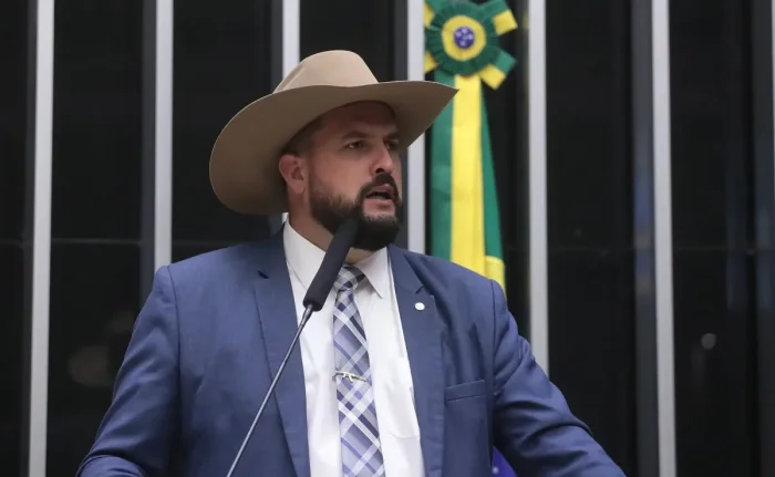 Zé Trovão aciona TSE contra site com vídeos sobre Flávio Bolsonaro