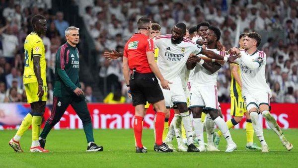 Real Madrid vence o Villarreal, mas Vinícius Júnior é expulso após gol anulado