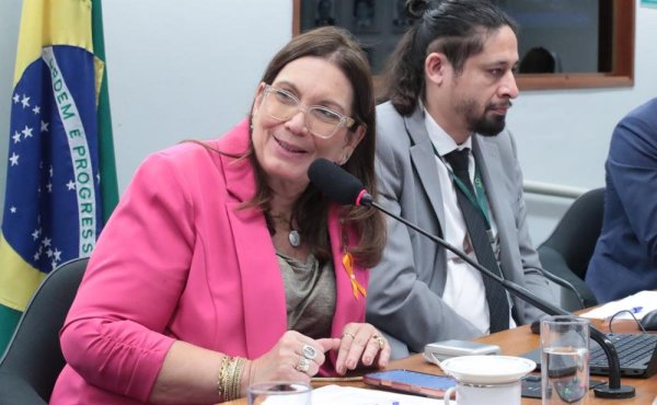 Bia Kicis lança ‘Rádio Bolsonaro’ com 111 músicas de campanha em 20 estilos