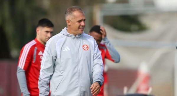Inter pagará R$ 300 mil ao Criciúma para contar com Eduardo Baptista