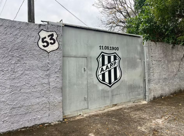 Elenco da Ponte Preta encerra paralisação mesmo sem receber salários