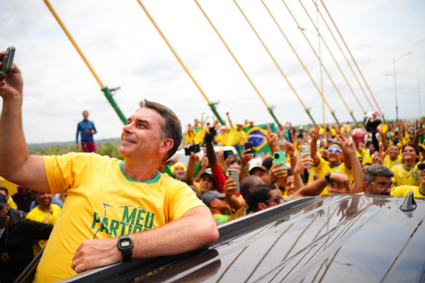 Quaest aponta empate técnico entre Flávio Bolsonaro e Lula no segundo turno