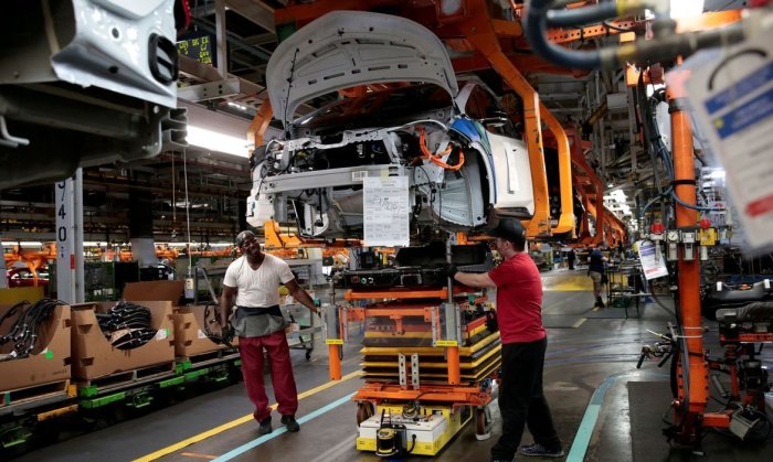 Produção industrial tem pior resultado para agosto em 11 anos; Intenção de investir também está em queda