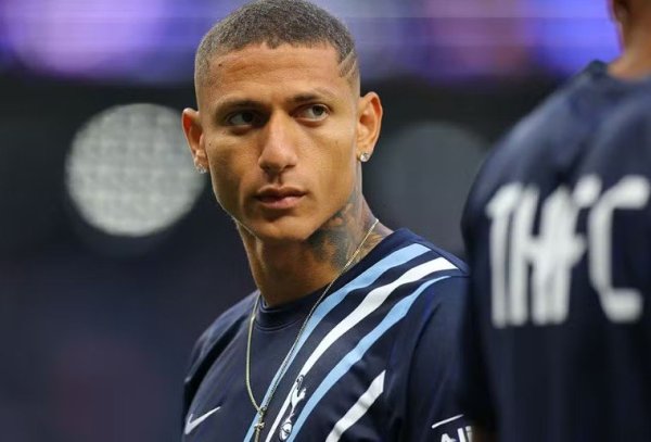 Richarlison tenta acordo para deixar o Tottenham e pode recorrer à justa causa