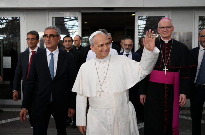 Papa Leão XIV recebe alta hospitalar quatro dias após cirurgia de câncer de pulmão
