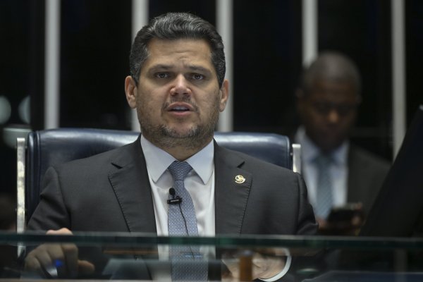 Alcolumbre chama Vorcaro de “meu amor” e “irmão pra vida toda” em mensagens