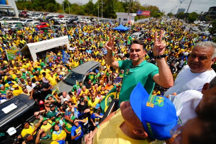 Em carreata, Flávio diz que Lula “está desesperado”