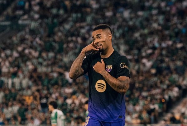 Gabriel Jesus marca, Barcelona goleia o Real Betis e mantém 100% de aproveitamento em La Liga