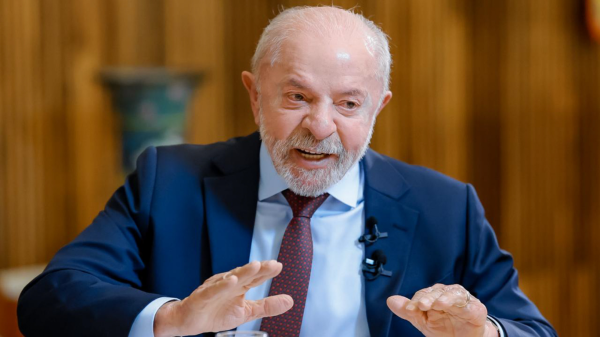 PT aciona TSE contra propaganda de Flávio que chama Lula de “pai do Tigrinho”