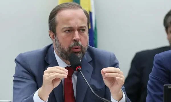 Mensagens de Vorcaro mostram encontros com ministro Alexandre Silveira e conversa sobre possibilidade de fusão entre Enel e Light