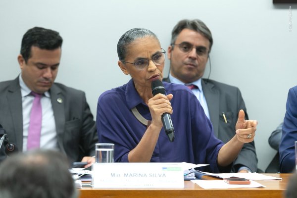 Em ato de Lula, Marina troca próprio número pelo de seu adversário